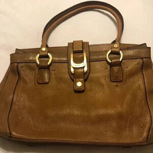 Sereta leather purse.